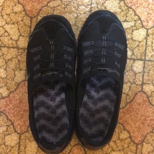 GUC Sketchers walking shoes. Black, size 6.5